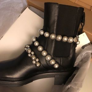 Biker boots pearl details
